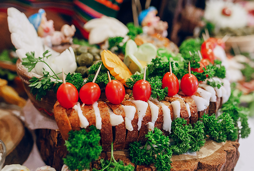 Gastronómia - cateringové služby, obložené misy, obedy, večere, švédske stoly